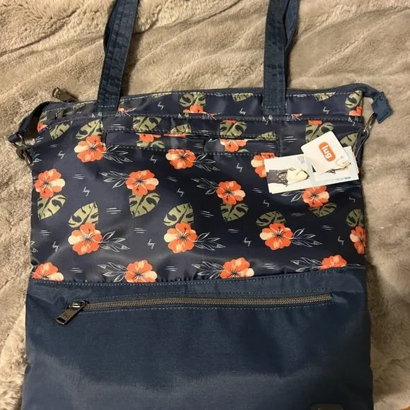 BLACK FRIDAY SALE: Lug Whirl Tote Aloha Navy - NWT - Picture 1 of 3